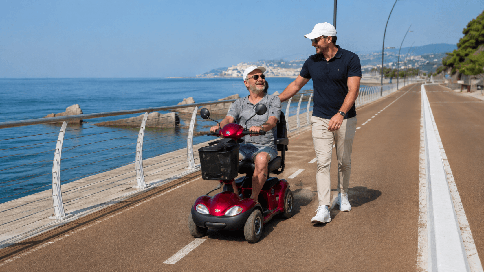 Persona su scooter elettrico con accompagnatore sul lungomare di Imperia
