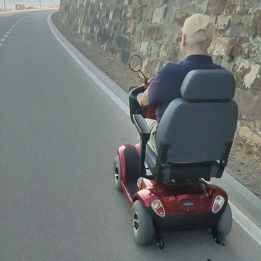 La ciclabile tra Diano Marina e Imperia in scooter: il tratto da vivere con calma